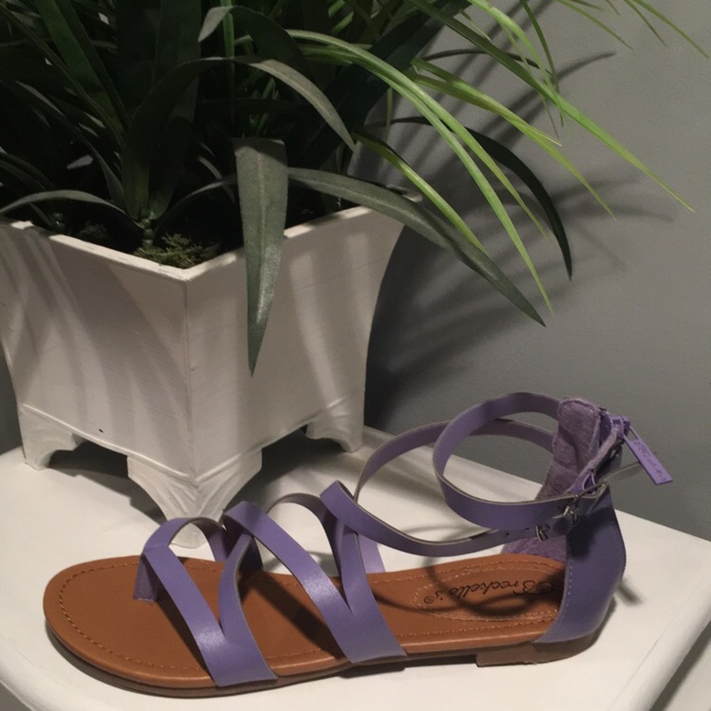 light purple strappy sandals • brand new •